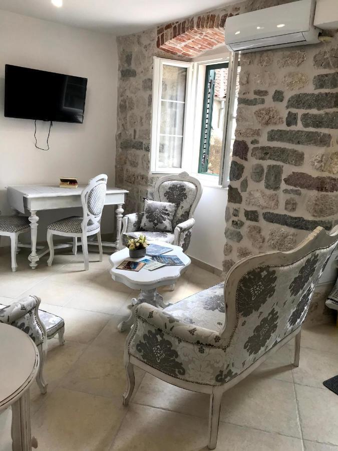 New Renovated Old Town Martiva Apartment Kotor Bagian luar foto
