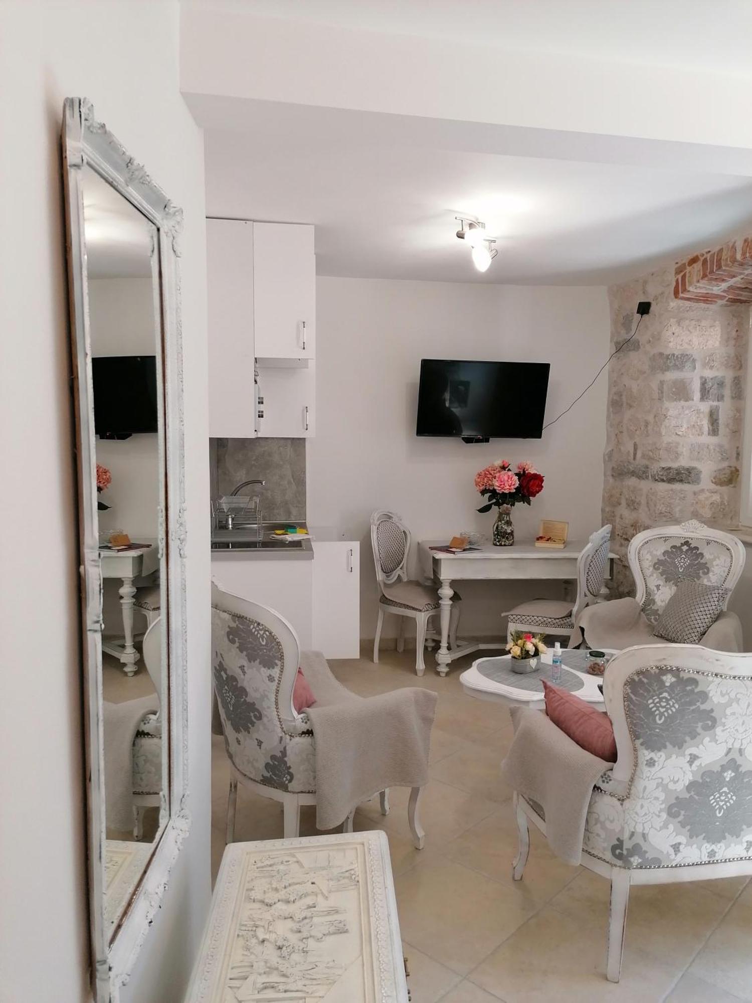 New Renovated Old Town Martiva Apartment Kotor Ruang foto