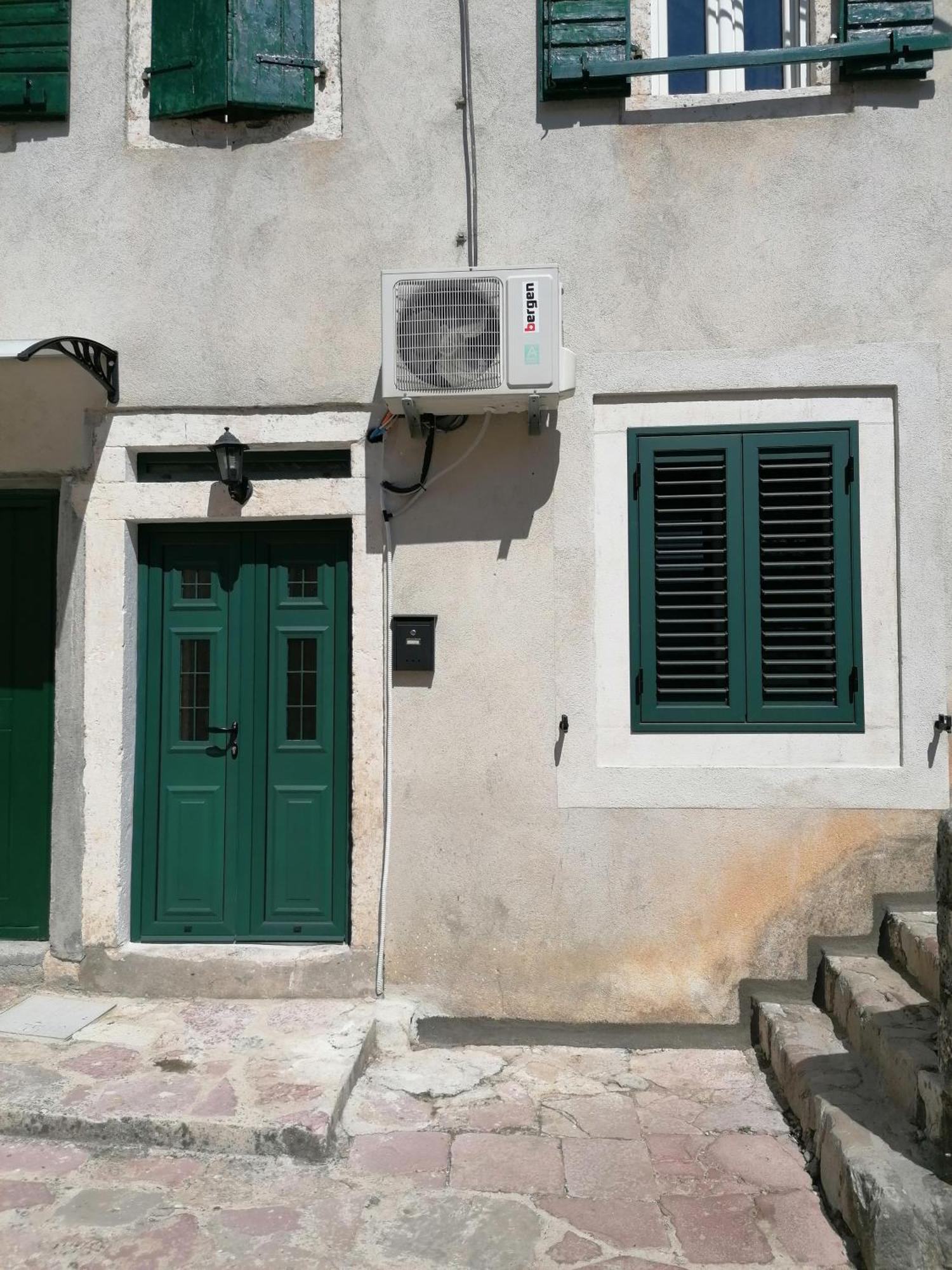 New Renovated Old Town Martiva Apartment Kotor Ruang foto