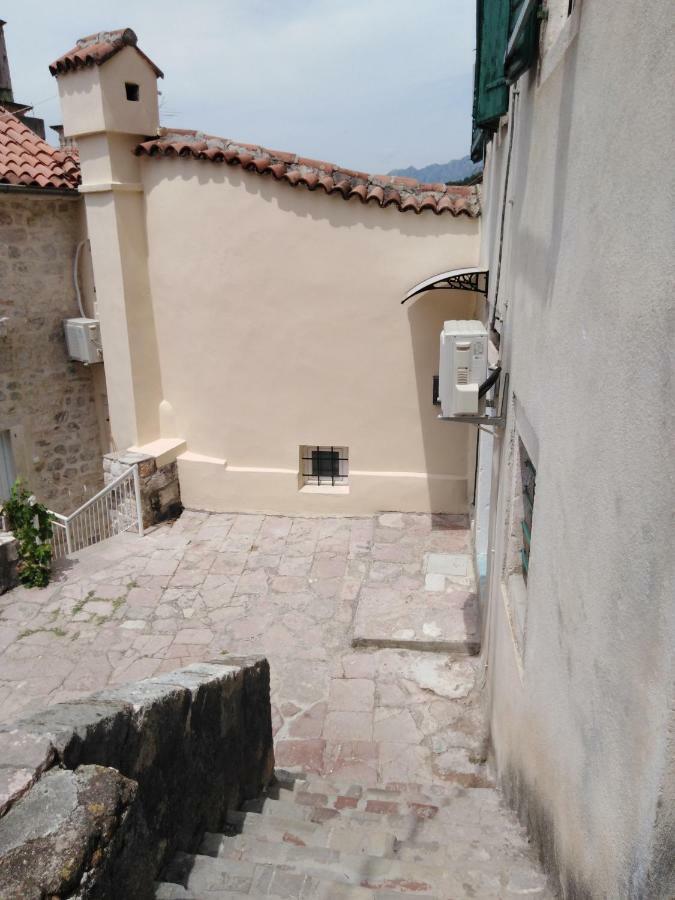 New Renovated Old Town Martiva Apartment Kotor Bagian luar foto